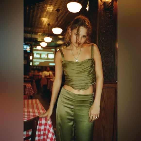 Zara green satin flare pants size medium high waisted - Picture 3 of 13